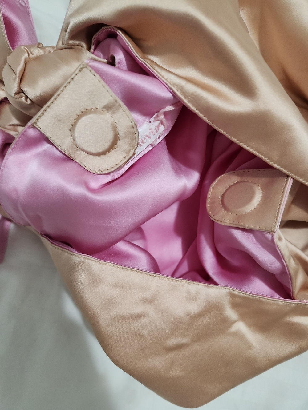 Peach Satin Knot-Handle Shoulder Bag with Pink Accent - Picture 4 of 11